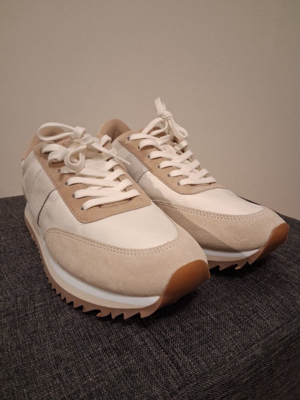 J.Crew Women's Retro Runner Sneakers EUC Ivory/Cream Size 8